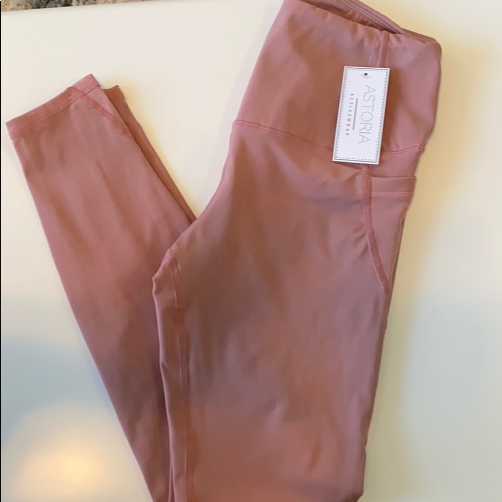 Astoria mauve NWT leggings size 6